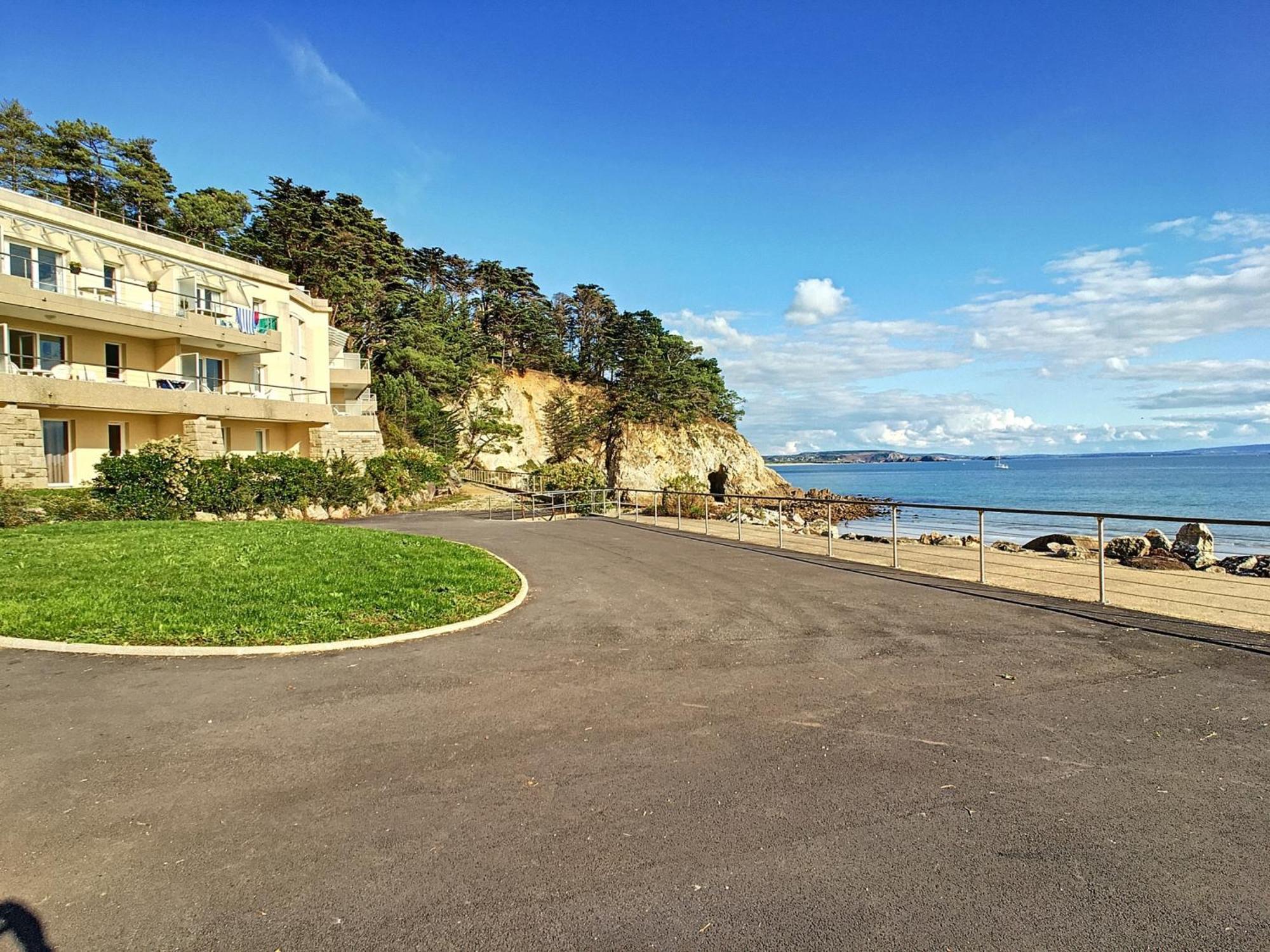 Avec Terrasse Et Piscine, Plage A Proximite, Animaux Acceptes - Fr-1-370-53 Apartment